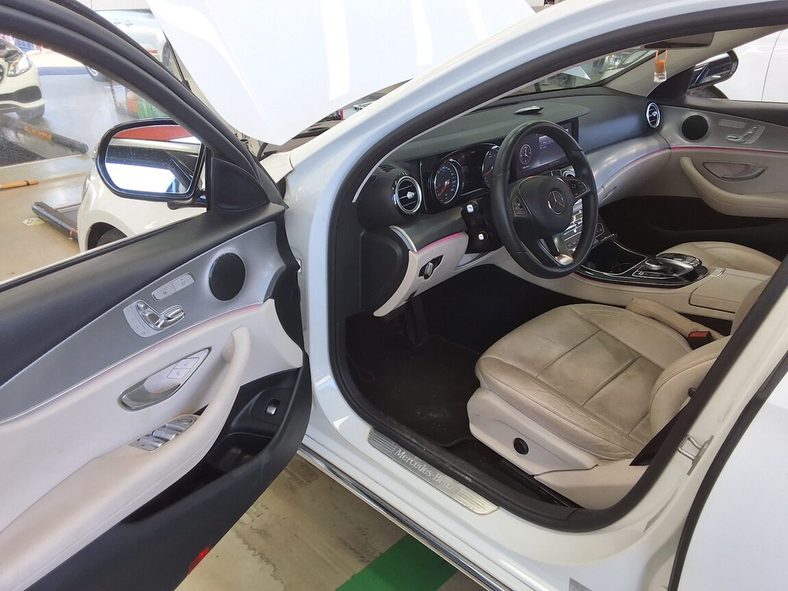 MERCEDES-BENZ E-CLASS (5TH GEN) E200 AVANTGARDE 2018 - zdjęcie 10