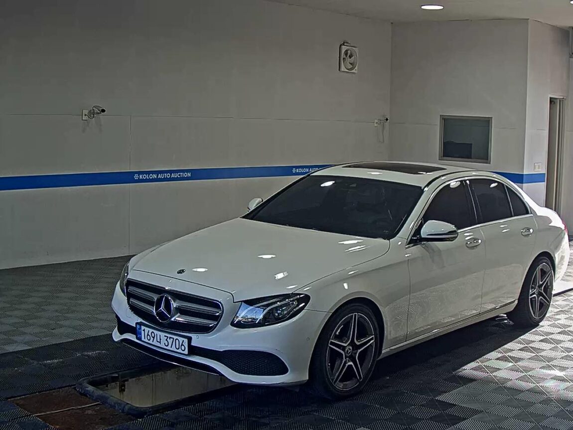 MERCEDES-BENZ E-CLASS (5TH GEN) E200 AVANTGARDE 2018 - zdjęcie 2