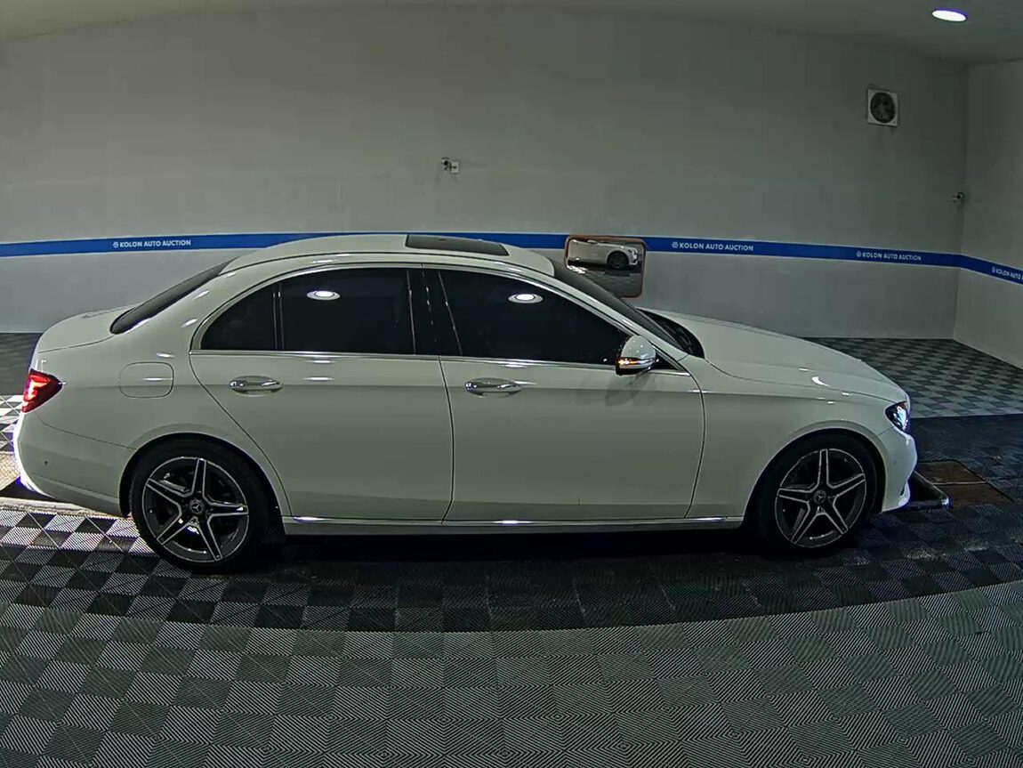 MERCEDES-BENZ E-CLASS (5TH GEN) E200 AVANTGARDE 2018 - zdjęcie 4