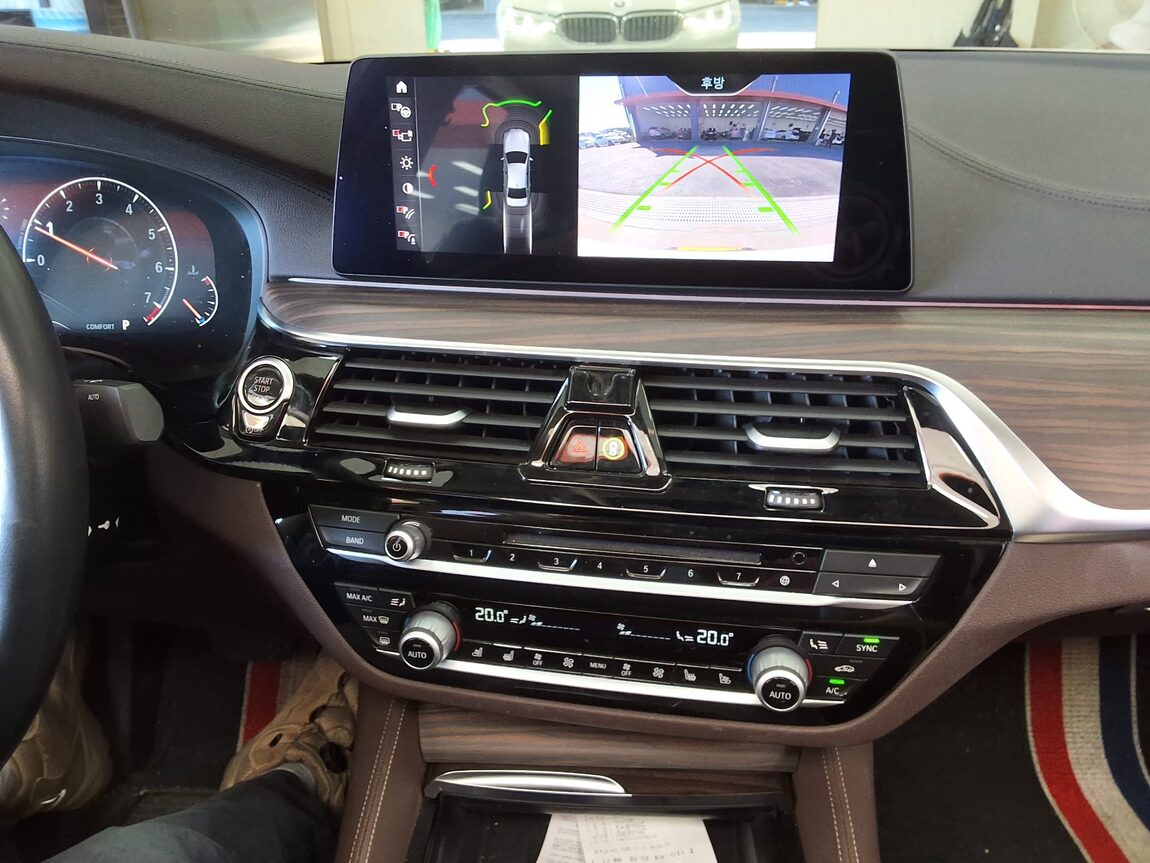 BMW 5 SERIES (7TH GEN) 530i LUXURY LINE PLUS 2019 - zdjęcie 24