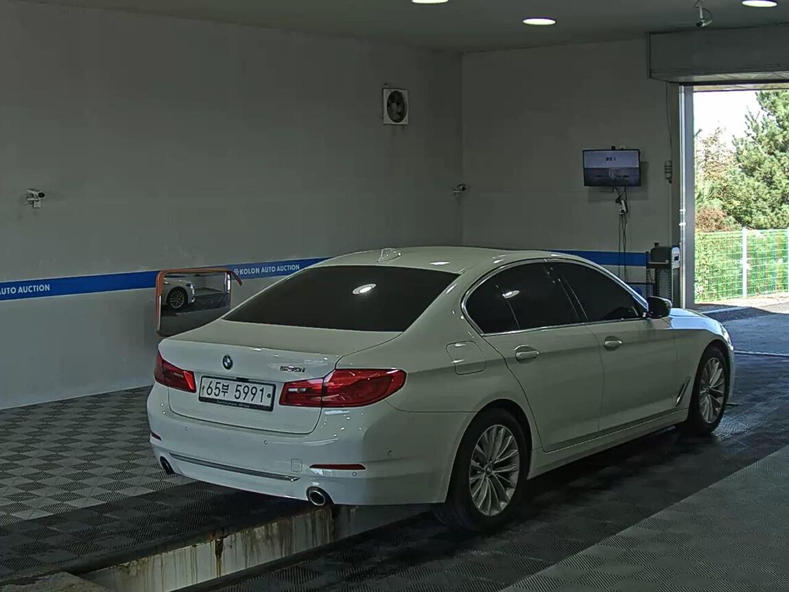 BMW 5 SERIES (7TH GEN) 530i LUXURY LINE PLUS 2019 - zdjęcie 5