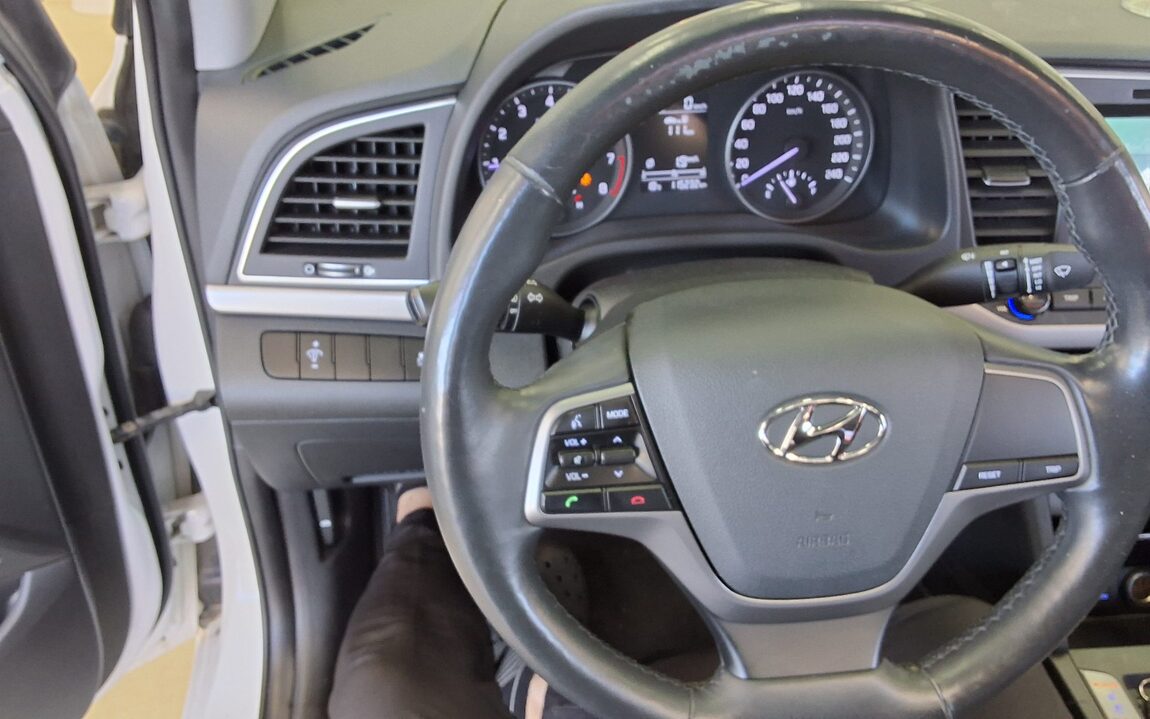 HYUNDAI AVANTE AD 1.6 GDi SMART 2018 - zdjęcie 17