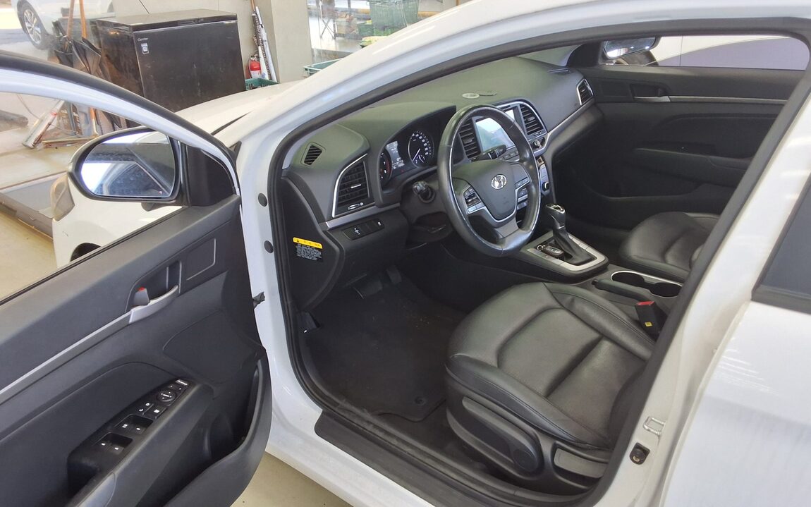 HYUNDAI AVANTE AD 1.6 GDi SMART 2018 - zdjęcie 10