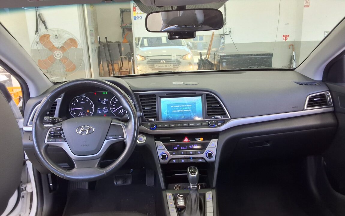 HYUNDAI AVANTE AD 1.6 GDi SMART 2018 - zdjęcie 11