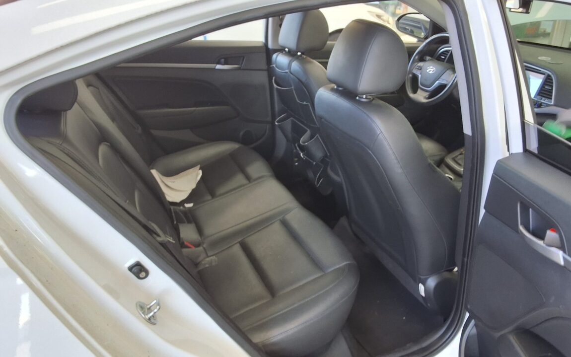 HYUNDAI AVANTE AD 1.6 GDi SMART 2018 - zdjęcie 13