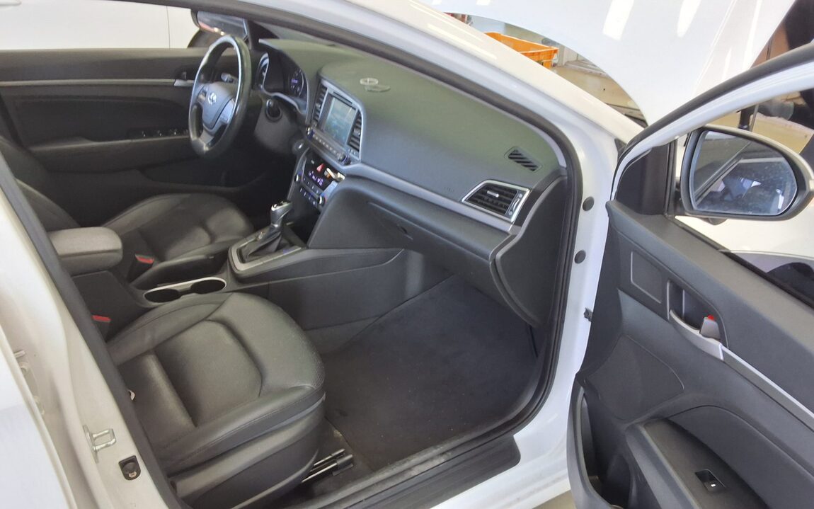 HYUNDAI AVANTE AD 1.6 GDi SMART 2018 - zdjęcie 14