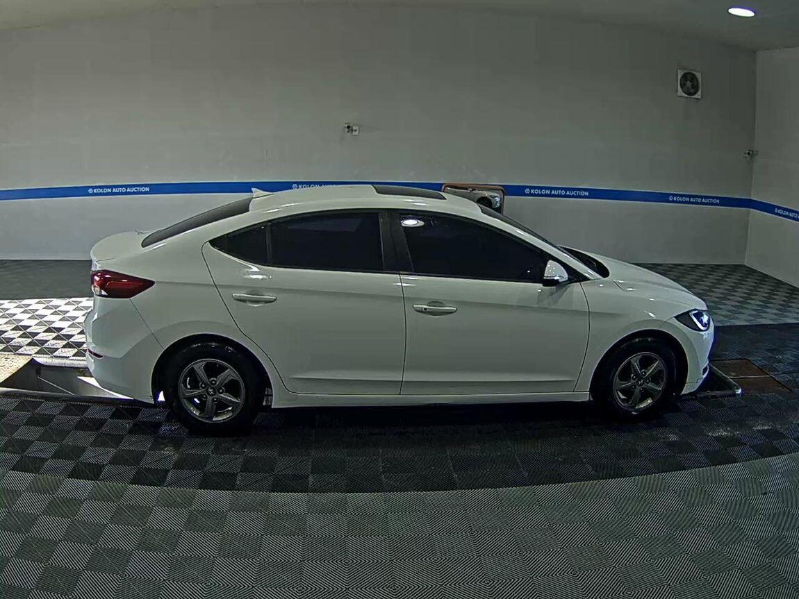 HYUNDAI AVANTE AD 1.6 GDi SMART 2018 - zdjęcie 4