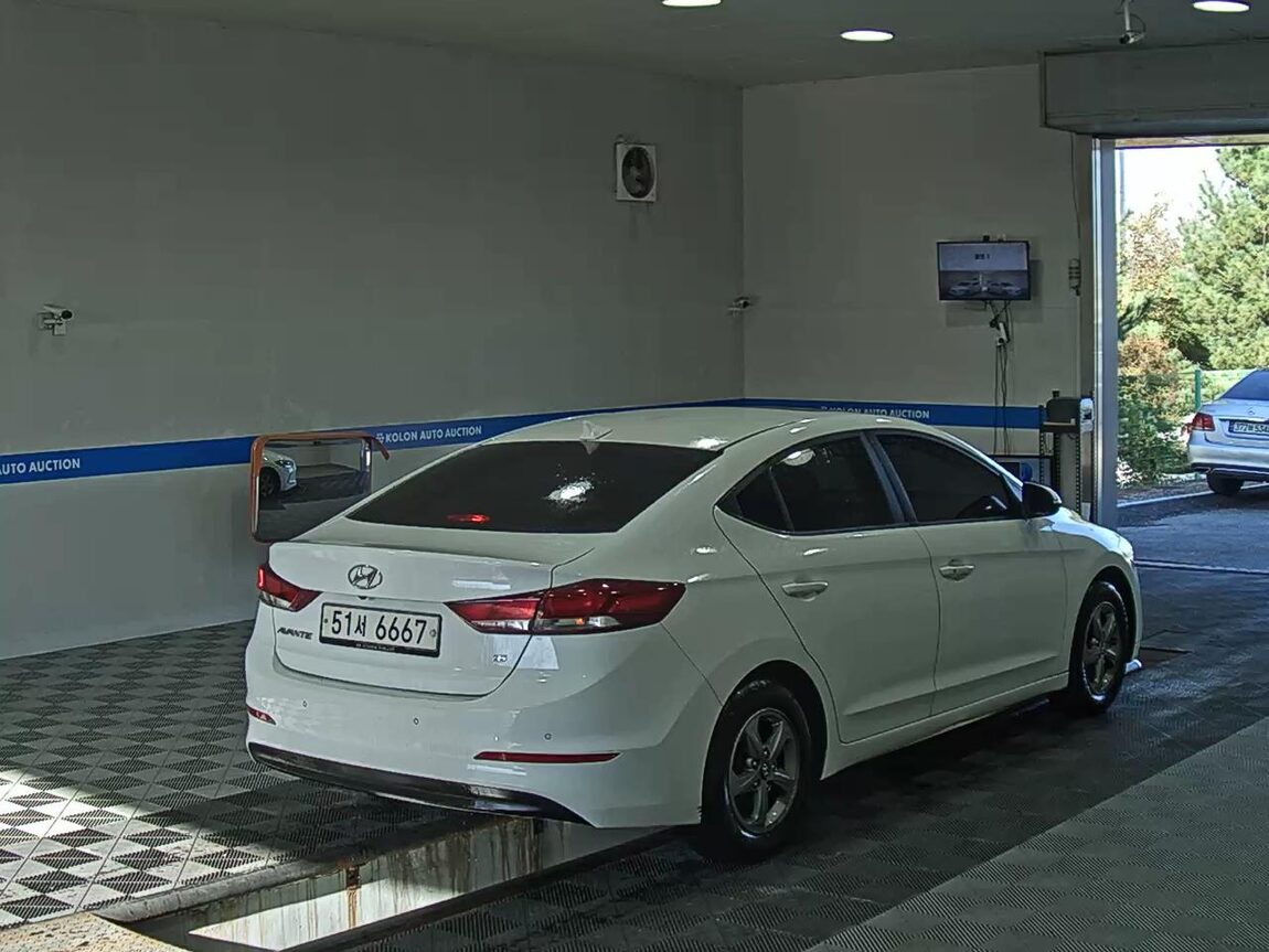 HYUNDAI AVANTE AD 1.6 GDi SMART 2018 - zdjęcie 5