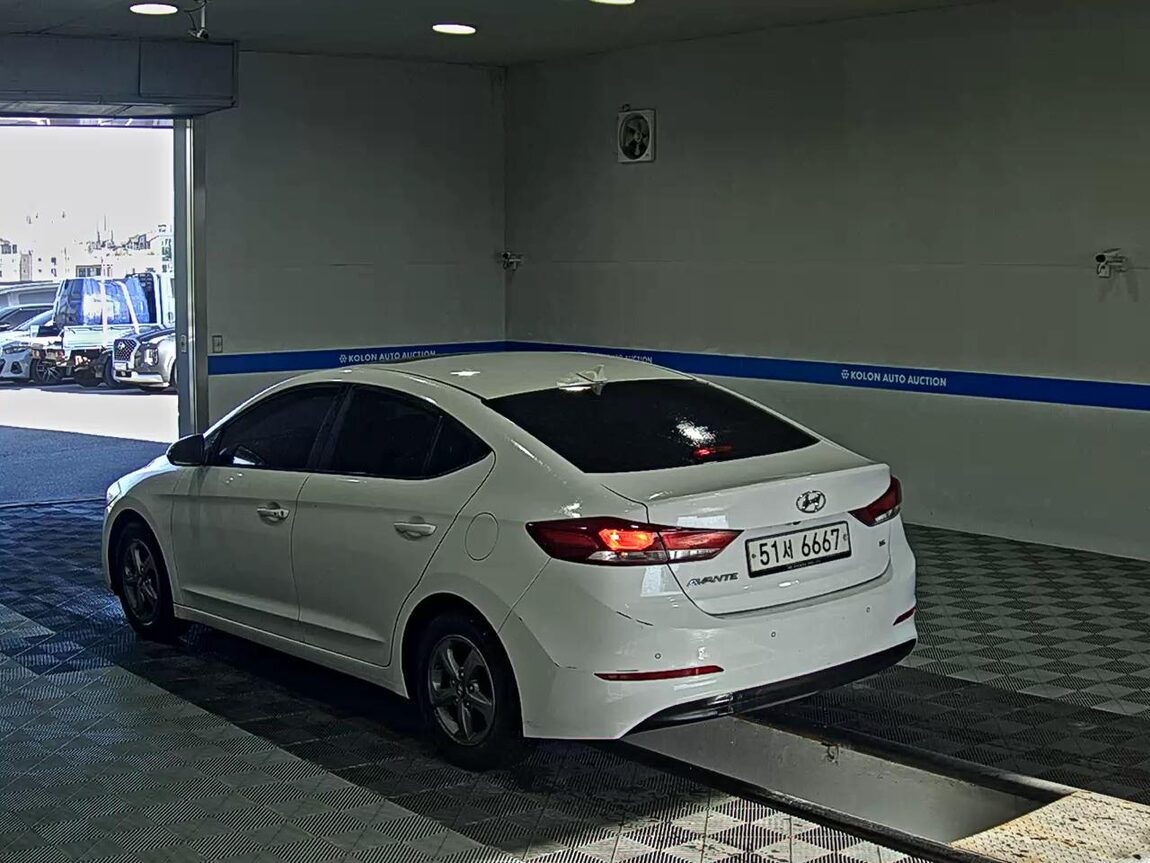 HYUNDAI AVANTE AD 1.6 GDi SMART 2018 - zdjęcie 6