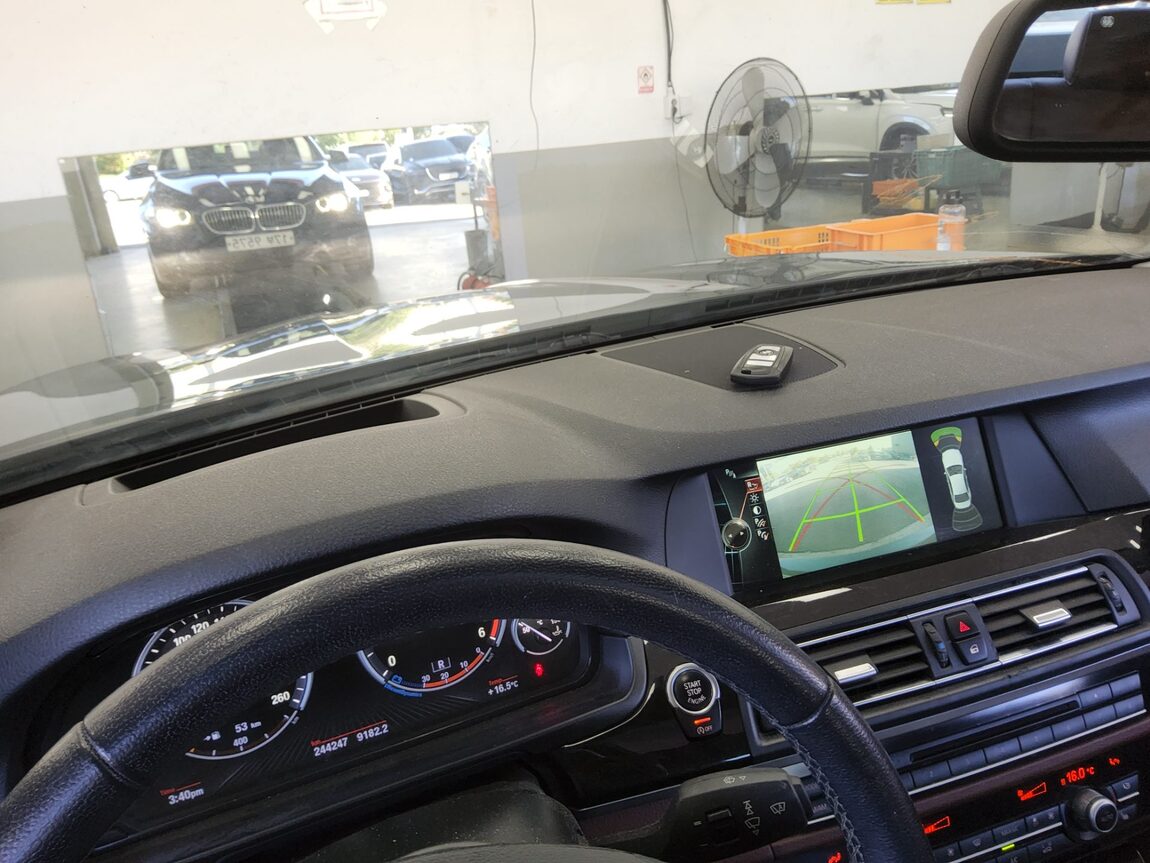 BMW 5 SERIES (6TH GEN) 520d 2013 - zdjęcie 18