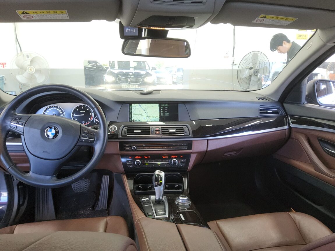 BMW 5 SERIES (6TH GEN) 520d 2013 - zdjęcie 11