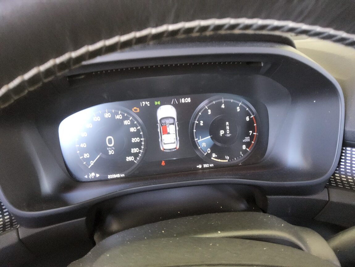 VOLVO XC40 2.0 T4 AWD R DESIGN 2019 - zdjęcie 9