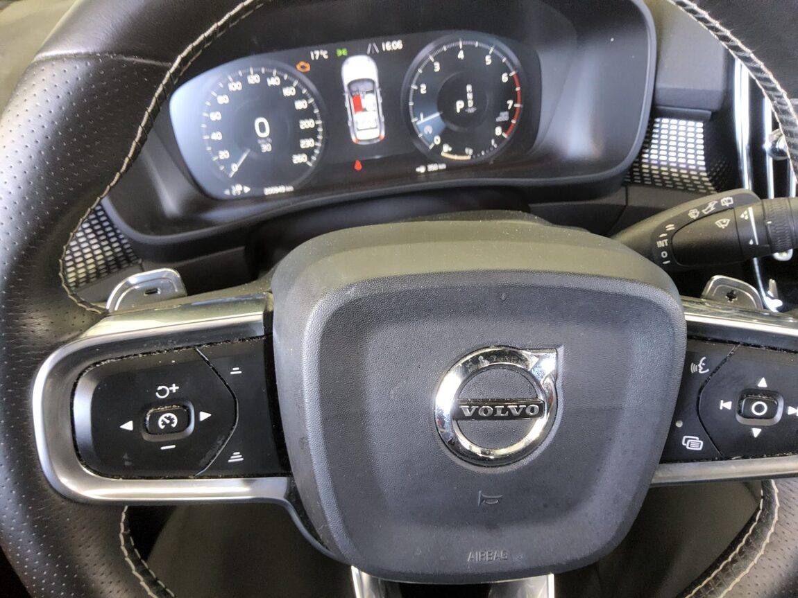 VOLVO XC40 2.0 T4 AWD R DESIGN 2019 - zdjęcie 17