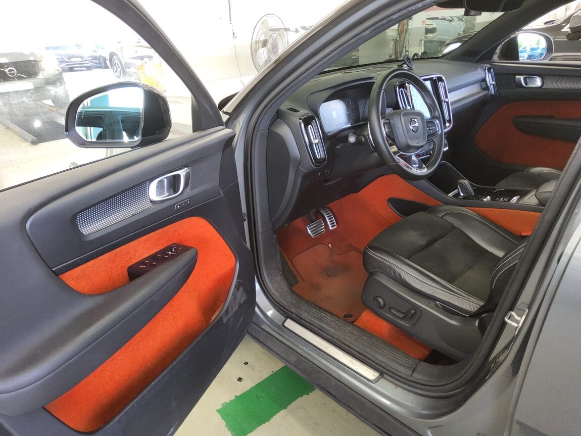 VOLVO XC40 2.0 T4 AWD R DESIGN 2019 - zdjęcie 10