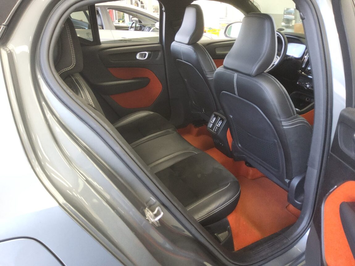 VOLVO XC40 2.0 T4 AWD R DESIGN 2019 - zdjęcie 13