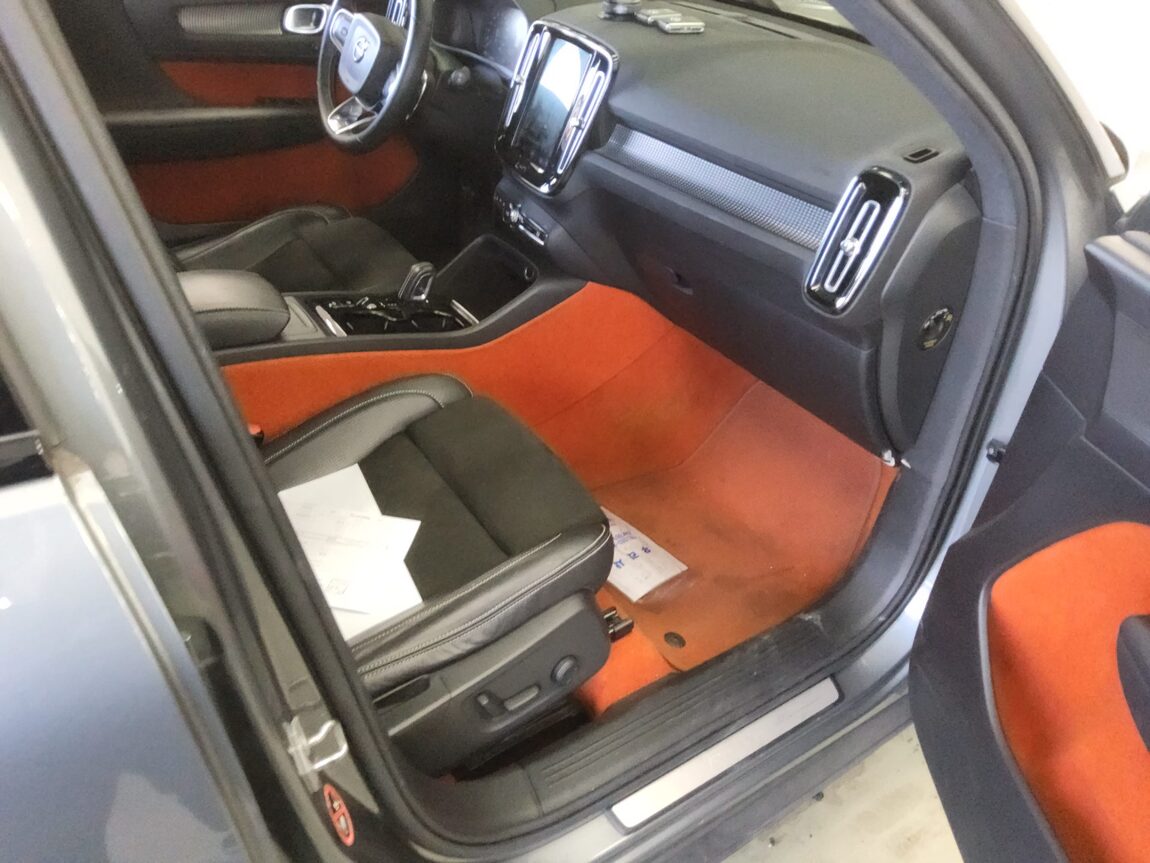 VOLVO XC40 2.0 T4 AWD R DESIGN 2019 - zdjęcie 14