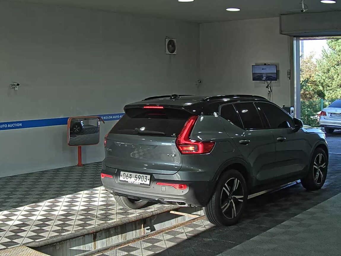 VOLVO XC40 2.0 T4 AWD R DESIGN 2019 - zdjęcie 5