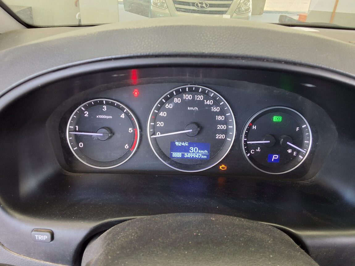 HYUNDAI GRAND STAREX 5-SEATER DIESEL VAN MODERN 2017 - zdjęcie 9