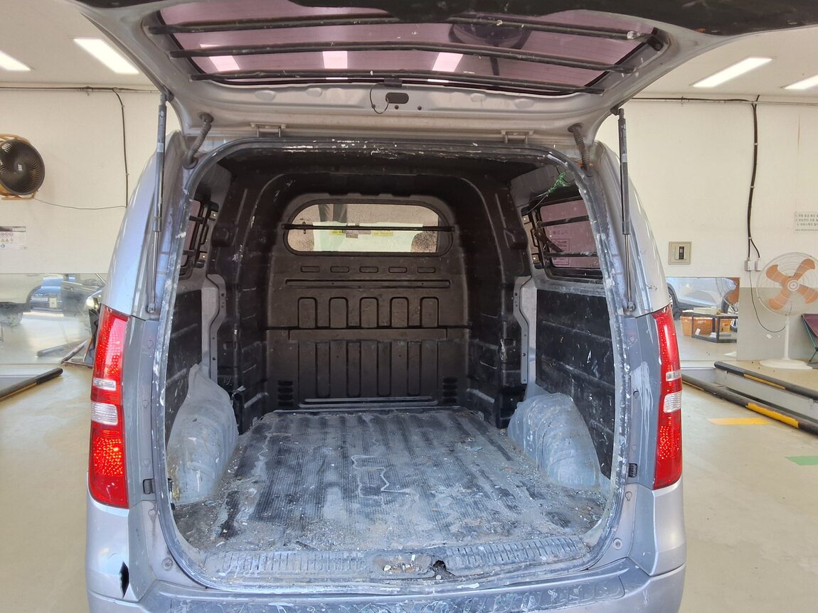 HYUNDAI GRAND STAREX 5-SEATER DIESEL VAN MODERN 2017 - zdjęcie 15