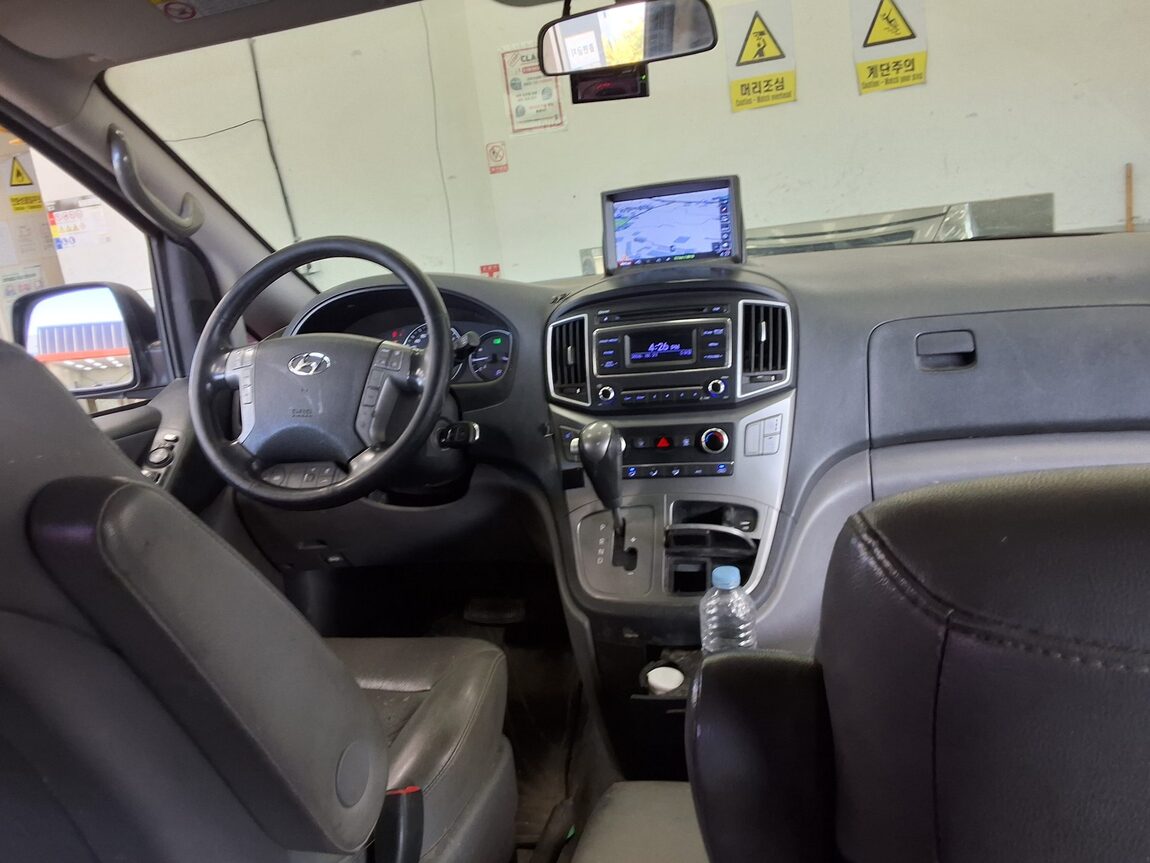 HYUNDAI GRAND STAREX 5-SEATER DIESEL VAN MODERN 2017 - zdjęcie 11