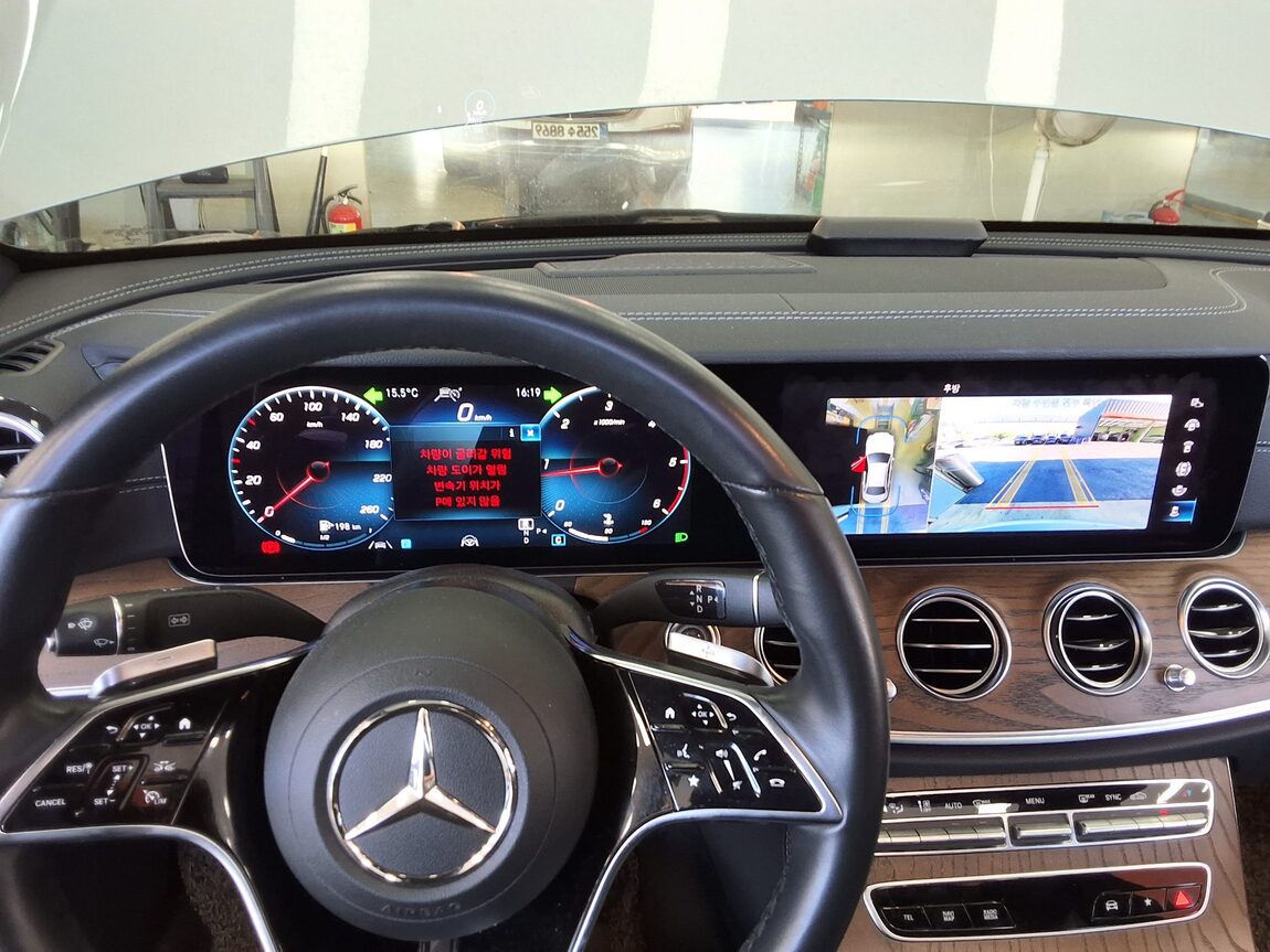 MERCEDES-BENZ E-CLASS (5TH GEN) E220d 4MATIC EXCLUSIVE 2021 - zdjęcie 17