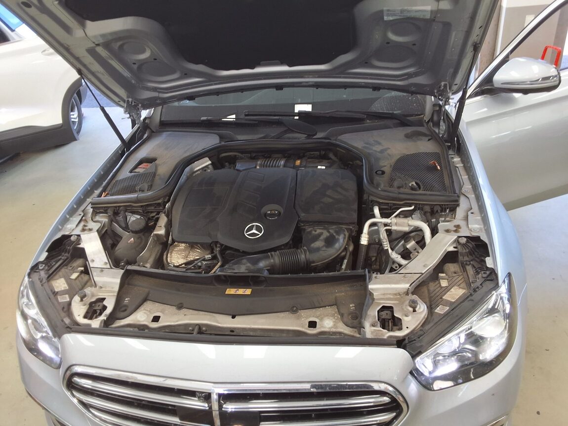 MERCEDES-BENZ E-CLASS (5TH GEN) E220d 4MATIC EXCLUSIVE 2021 - zdjęcie 20