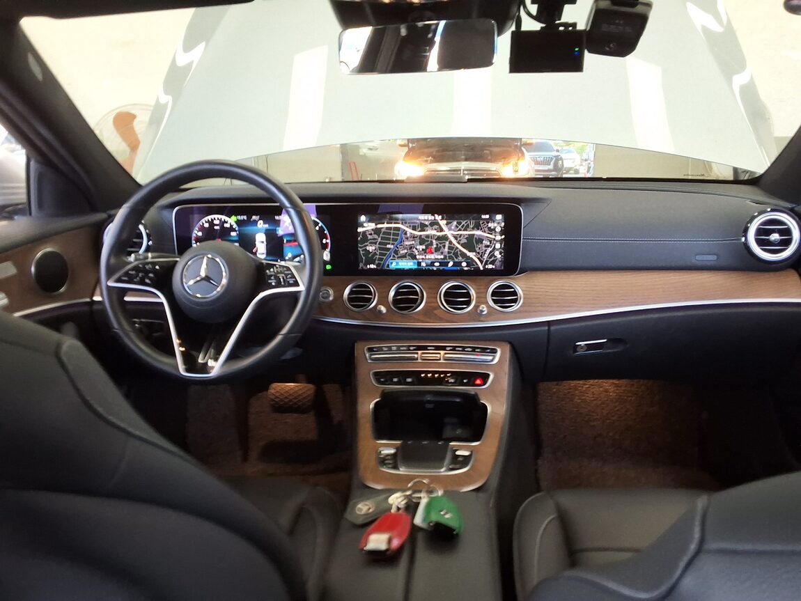 MERCEDES-BENZ E-CLASS (5TH GEN) E220d 4MATIC EXCLUSIVE 2021 - zdjęcie 11