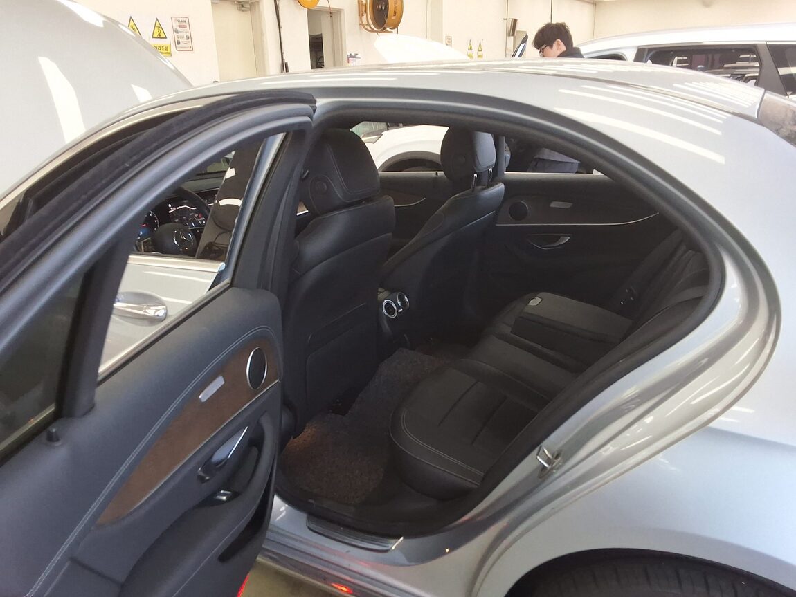MERCEDES-BENZ E-CLASS (5TH GEN) E220d 4MATIC EXCLUSIVE 2021 - zdjęcie 12