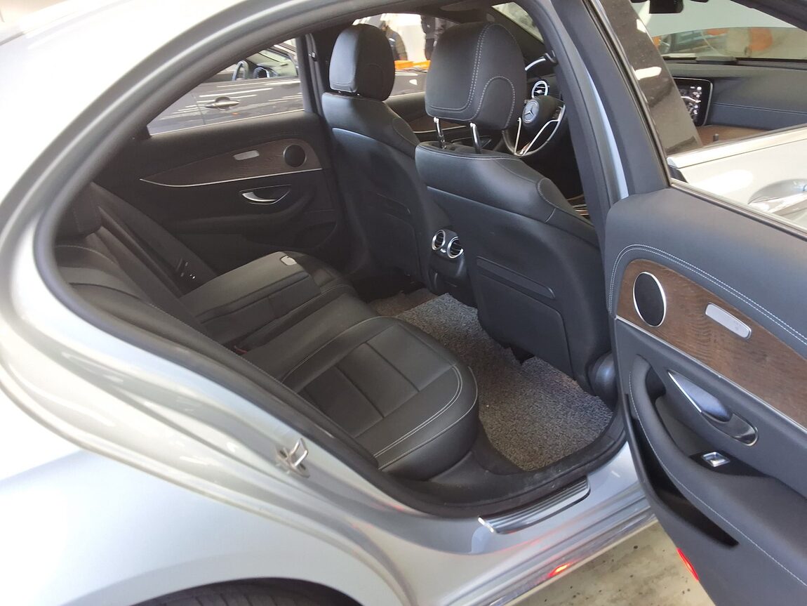 MERCEDES-BENZ E-CLASS (5TH GEN) E220d 4MATIC EXCLUSIVE 2021 - zdjęcie 13