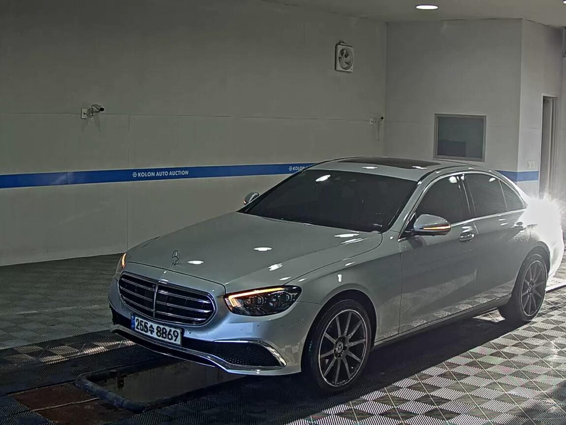MERCEDES-BENZ E-CLASS (5TH GEN) E220d 4MATIC EXCLUSIVE 2021 - zdjęcie 2