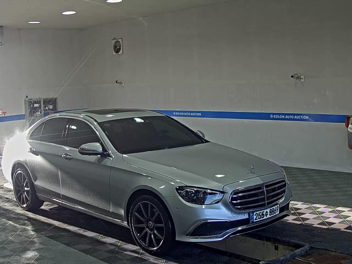 MERCEDES-BENZ E-CLASS (5TH GEN) E220d 4MATIC EXCLUSIVE 2021 - zdjęcie 3
