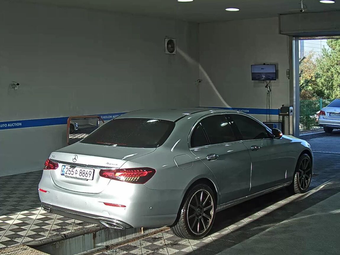 MERCEDES-BENZ E-CLASS (5TH GEN) E220d 4MATIC EXCLUSIVE 2021 - zdjęcie 5