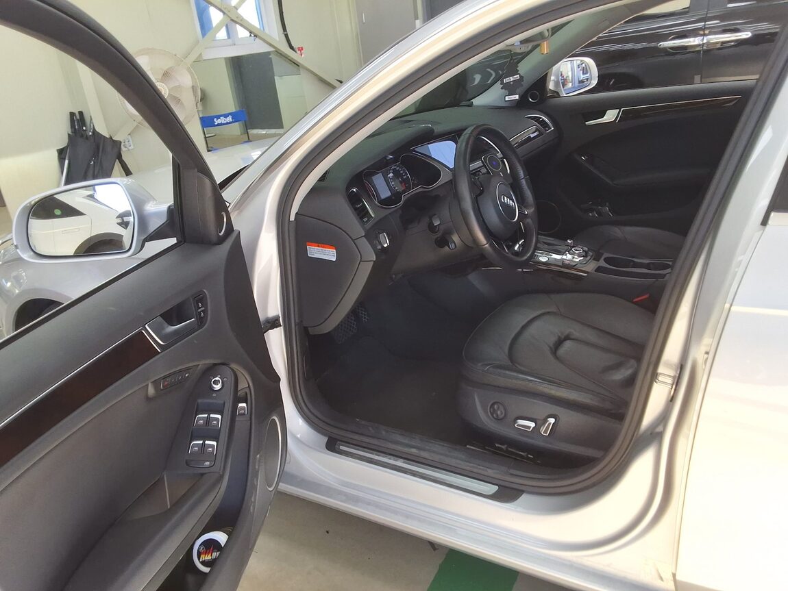 AUDI A4 (4TH GEN) 2.0 TDI QUATTRO PRESTIGE 2013 - zdjęcie 11
