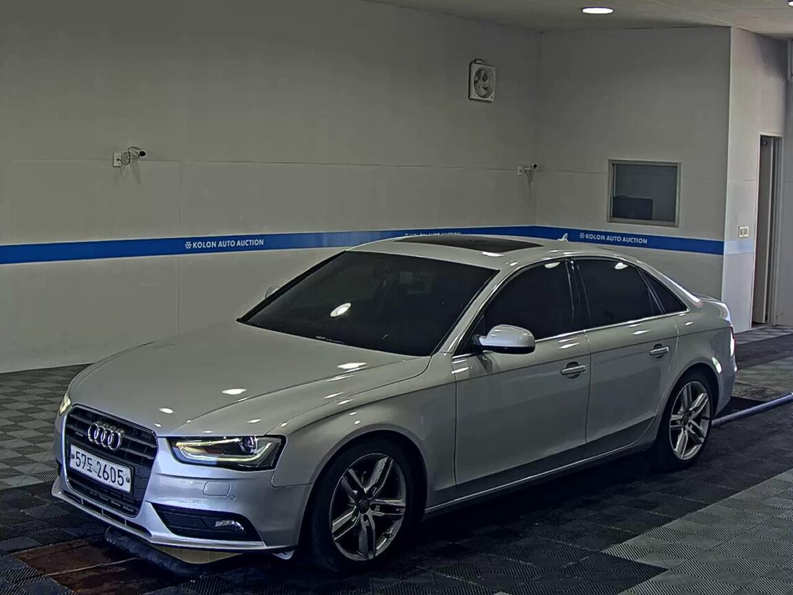 AUDI A4 (4TH GEN) 2.0 TDI QUATTRO PRESTIGE 2013 - zdjęcie 2