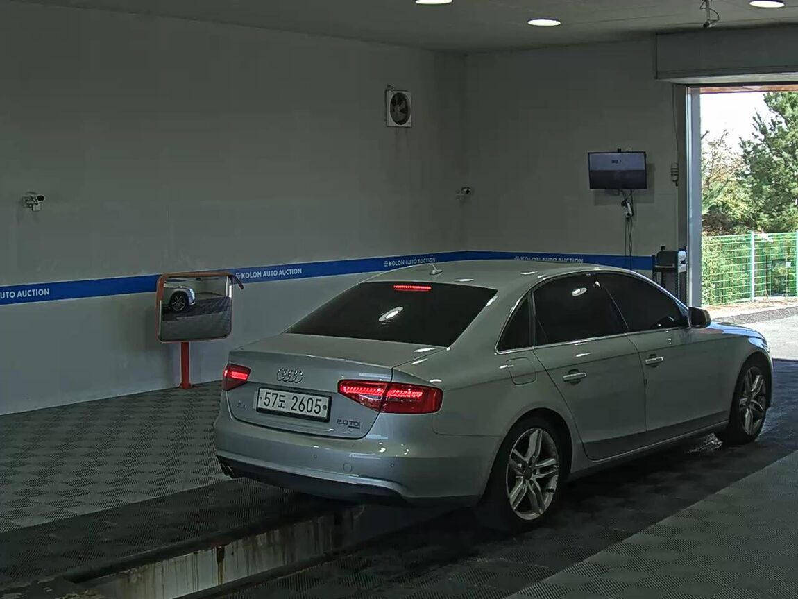 AUDI A4 (4TH GEN) 2.0 TDI QUATTRO PRESTIGE 2013 - zdjęcie 5