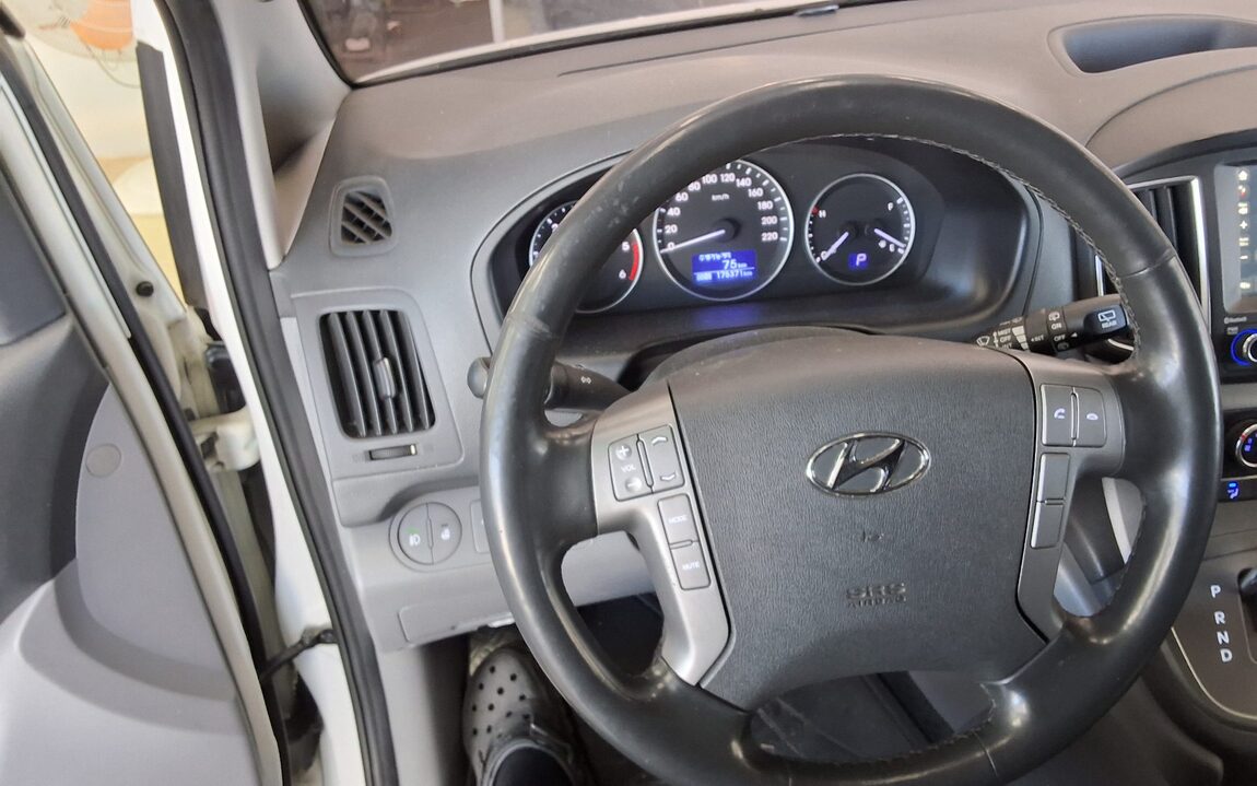 HYUNDAI THE NEW GRAND STAREX 3-SEATER DIESEL VAN SMART 2019 - zdjęcie 17