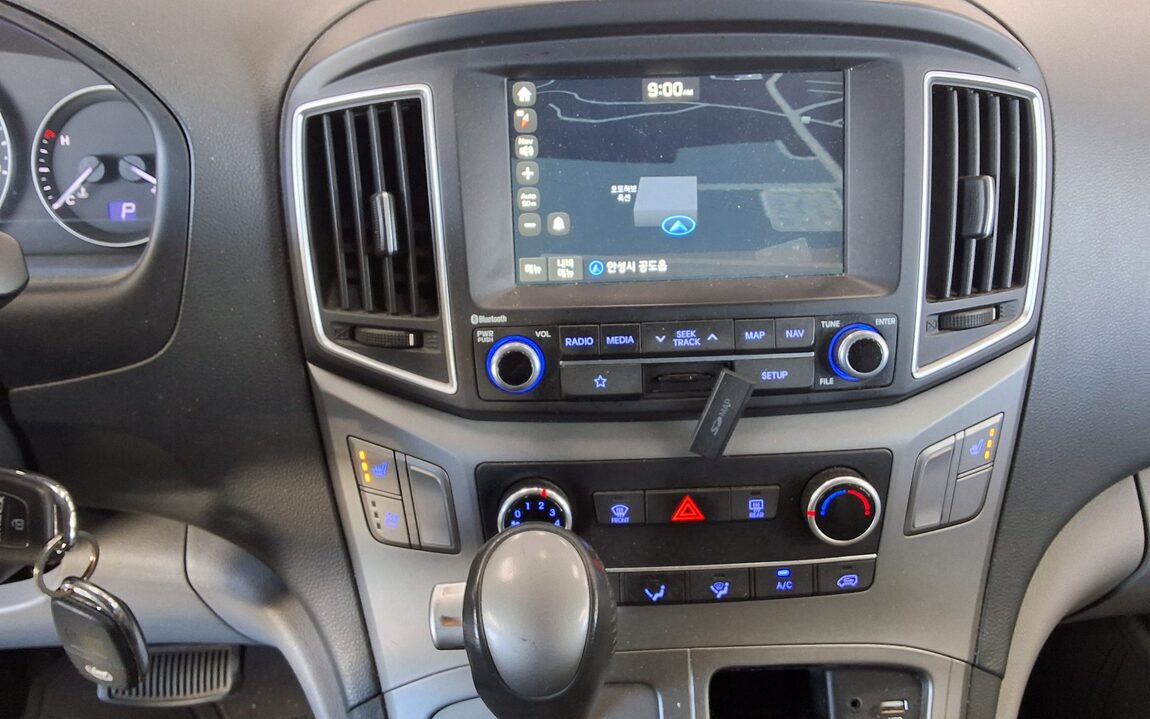 HYUNDAI THE NEW GRAND STAREX 3-SEATER DIESEL VAN SMART 2019 - zdjęcie 18