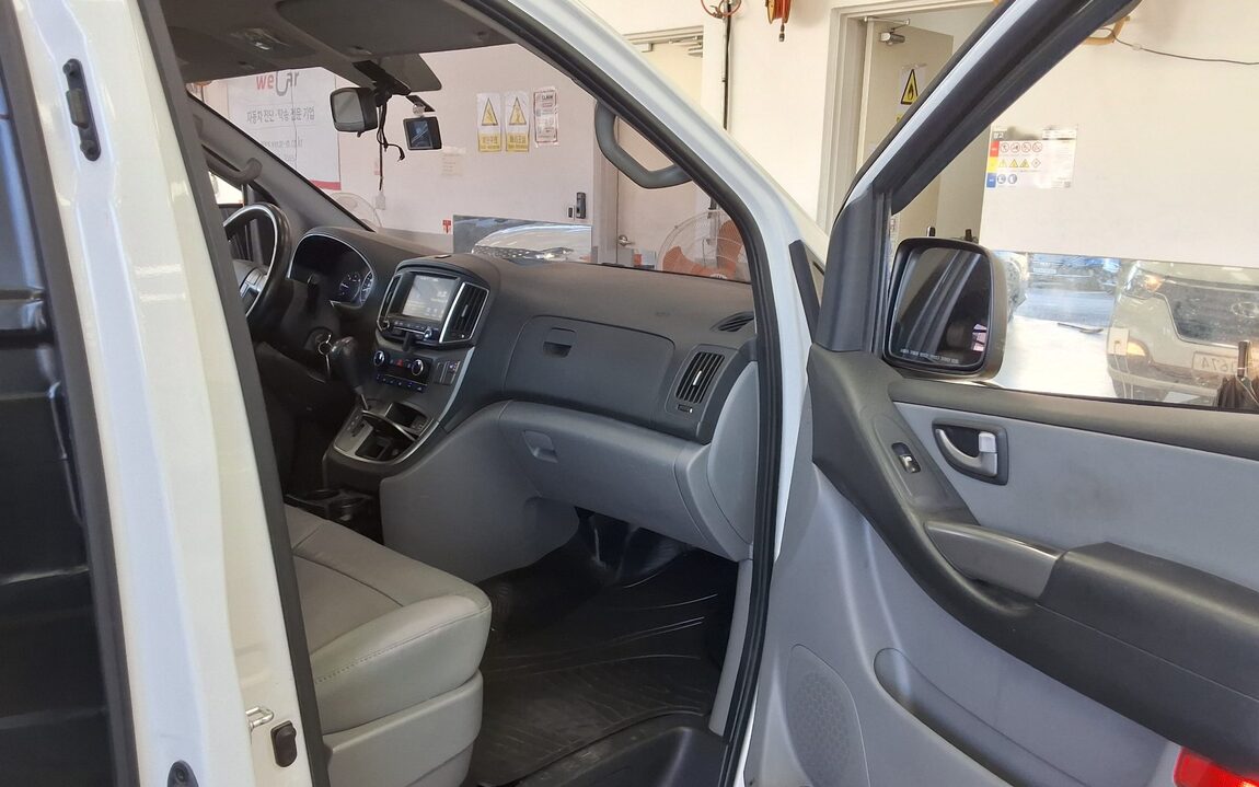 HYUNDAI THE NEW GRAND STAREX 3-SEATER DIESEL VAN SMART 2019 - zdjęcie 13