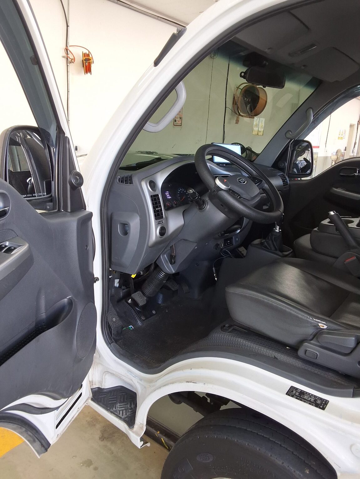 KIA BONGO III CARGO 1.2 TON STANDARD CAB EXTRA LONG WHEELBASE 2019 - zdjęcie 10