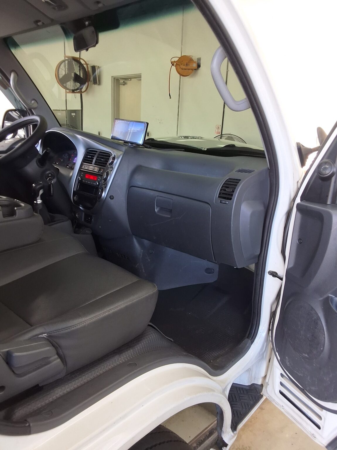 KIA BONGO III CARGO 1.2 TON STANDARD CAB EXTRA LONG WHEELBASE 2019 - zdjęcie 12