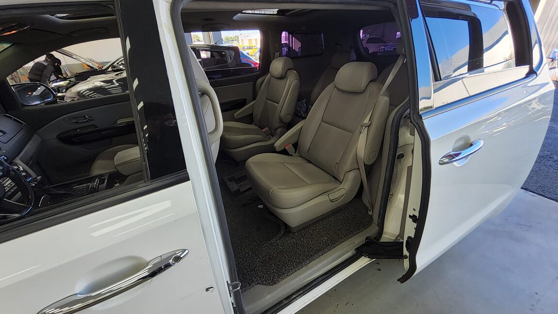 KIA ALL NEW CARNIVAL 9-SEATER DIESEL PRESTIGE 2018 - zdjęcie 12