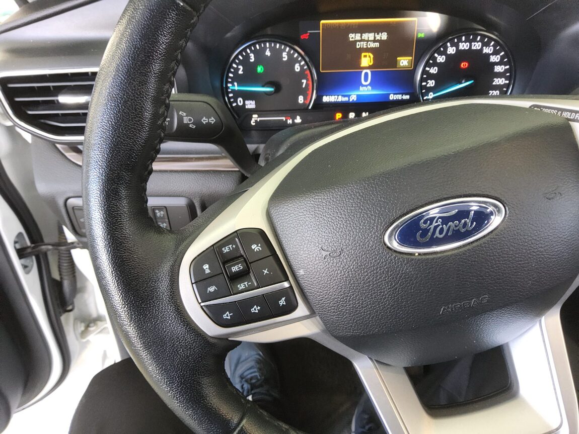 FORD EXPLORER (6TH GEN) 2.3 AWD LIMITED 2022 - zdjęcie 17