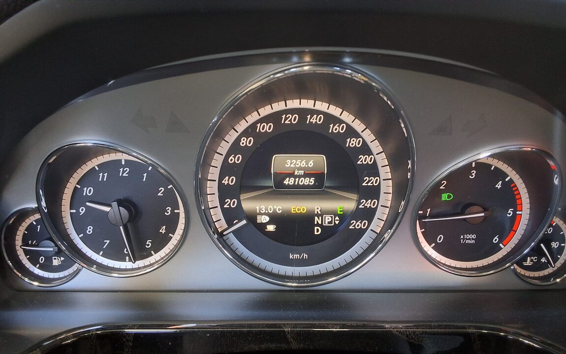 MERCEDES-BENZ E-CLASS (4TH GEN) E250 CDI 4MATIC 2013 - zdjęcie 9