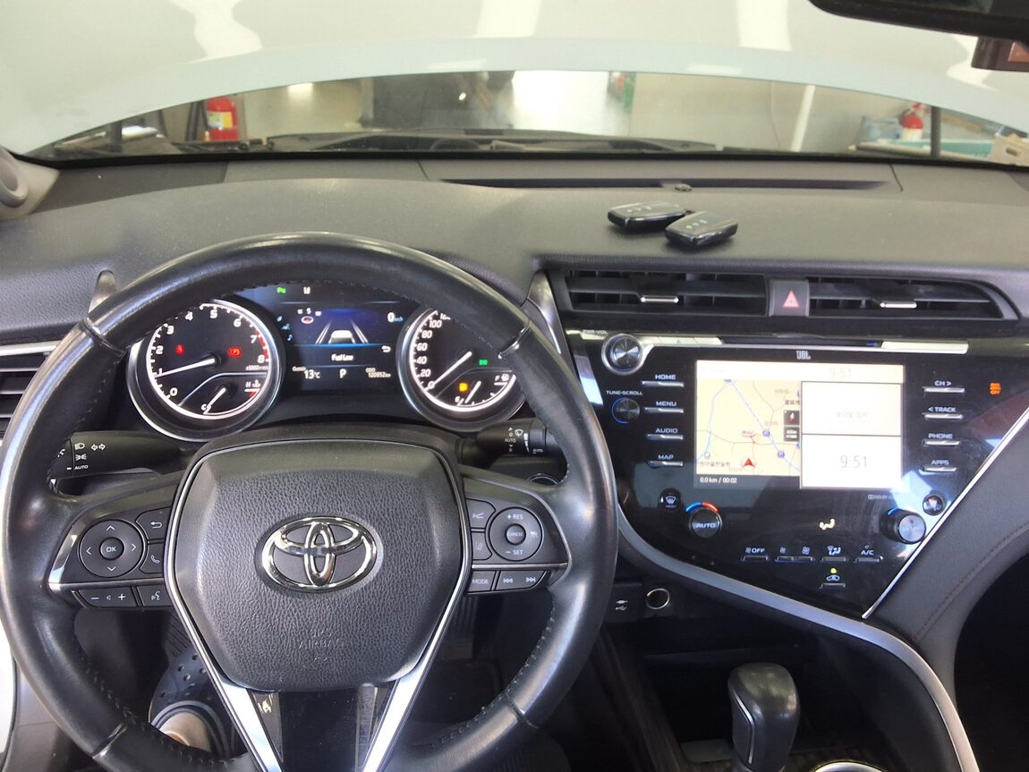 TOYOTA CAMRY (10TH GEN) 2.5 2018 - zdjęcie 17