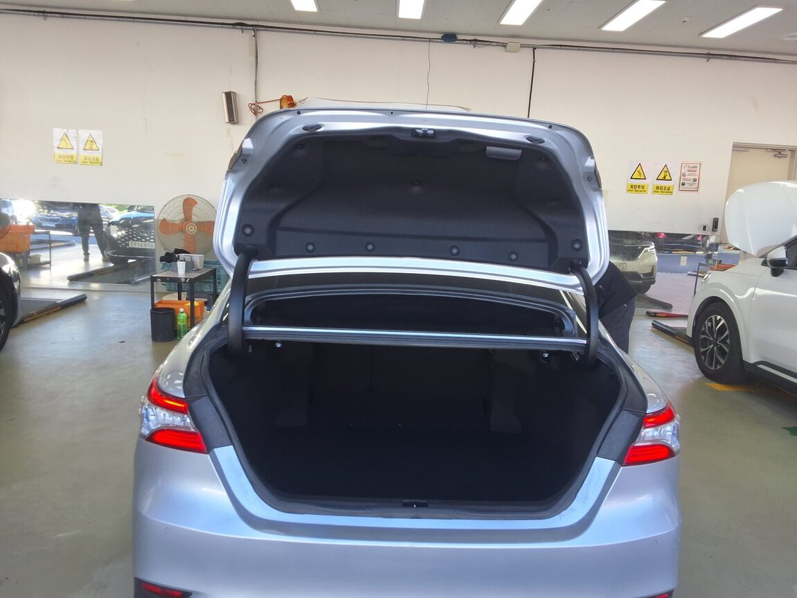 TOYOTA CAMRY (10TH GEN) 2.5 2018 - zdjęcie 15