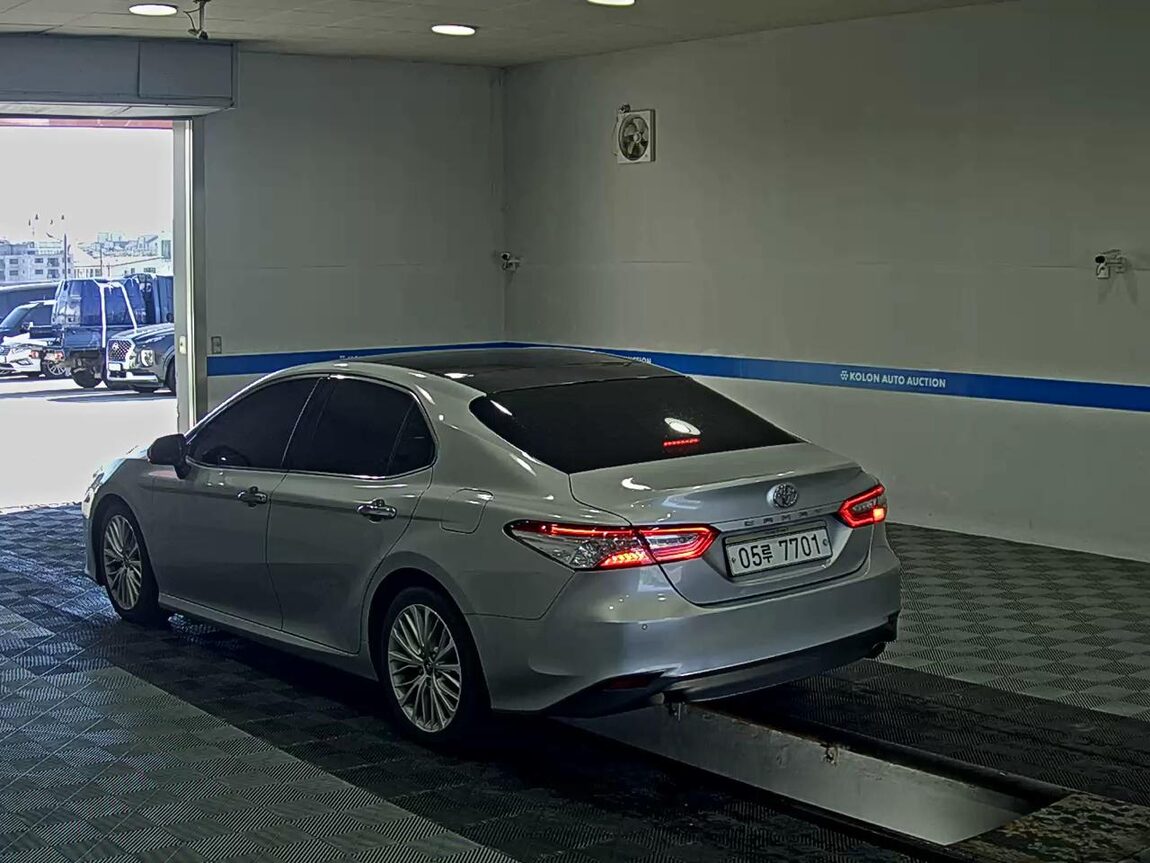 TOYOTA CAMRY (10TH GEN) 2.5 2018 - zdjęcie 6