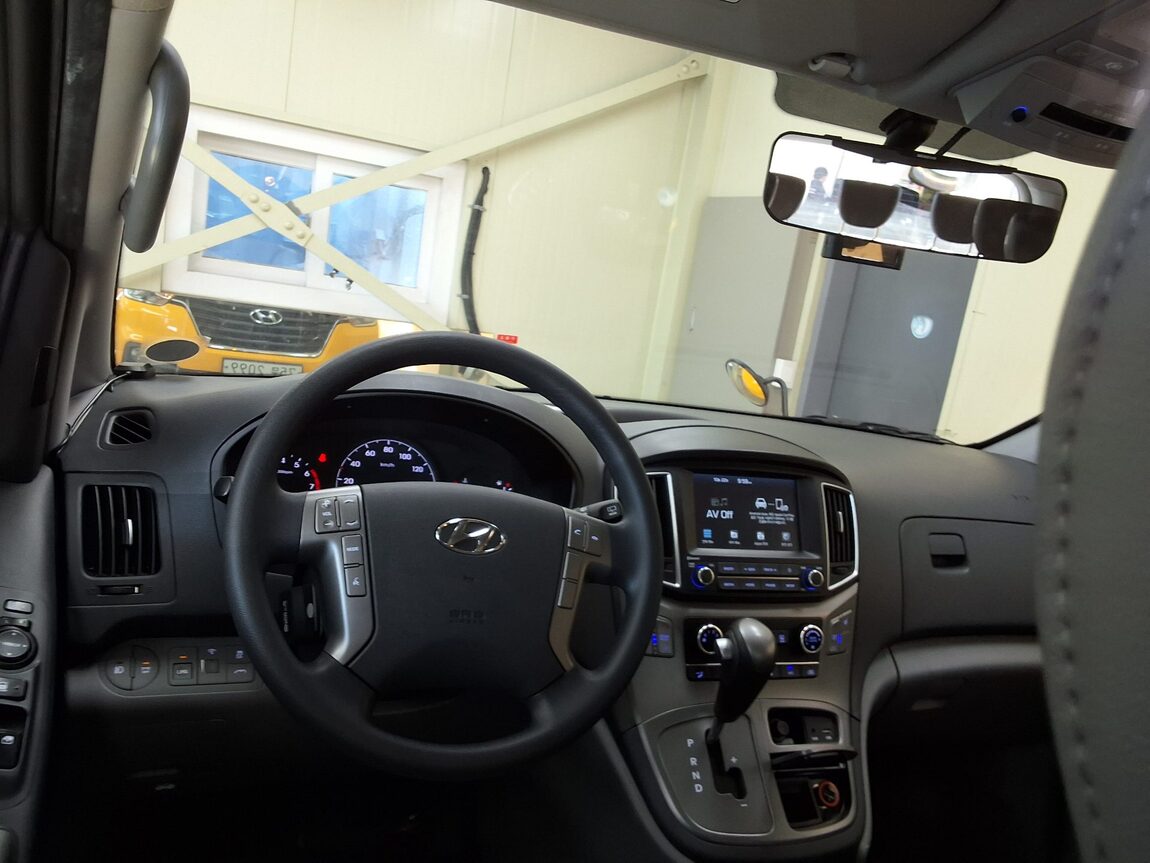 HYUNDAI THE NEW GRAND STAREX CHILD SAFETY VEHICLE 12-SEATER LPi 2020 - zdjęcie 12