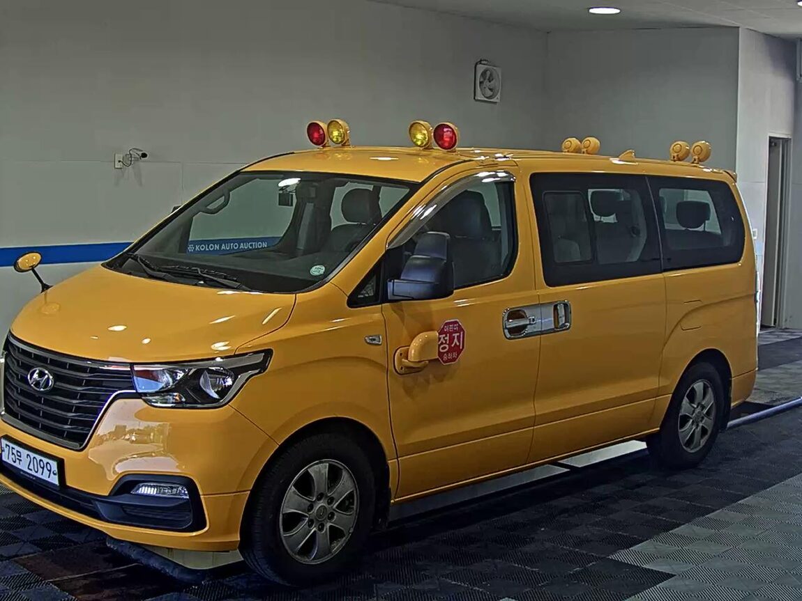 HYUNDAI THE NEW GRAND STAREX CHILD SAFETY VEHICLE 12-SEATER LPi 2020 - zdjęcie 2