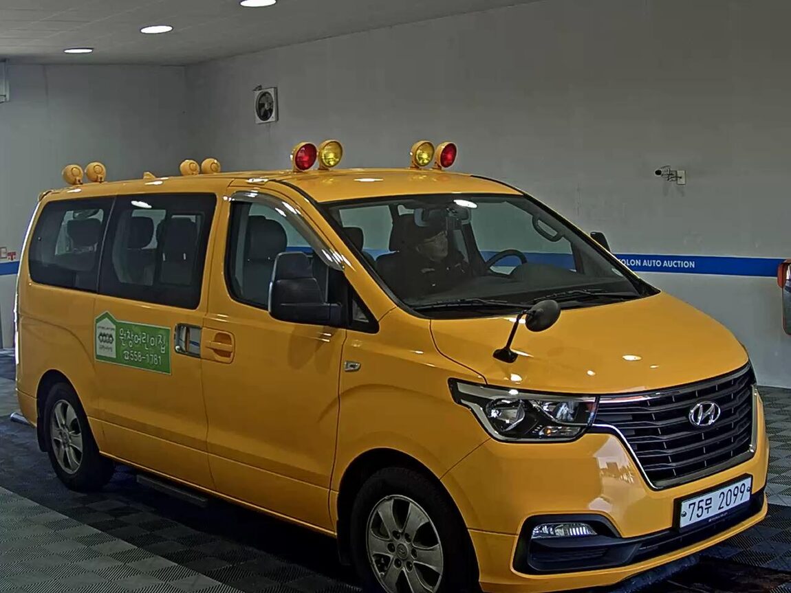 HYUNDAI THE NEW GRAND STAREX CHILD SAFETY VEHICLE 12-SEATER LPi 2020 - zdjęcie 3