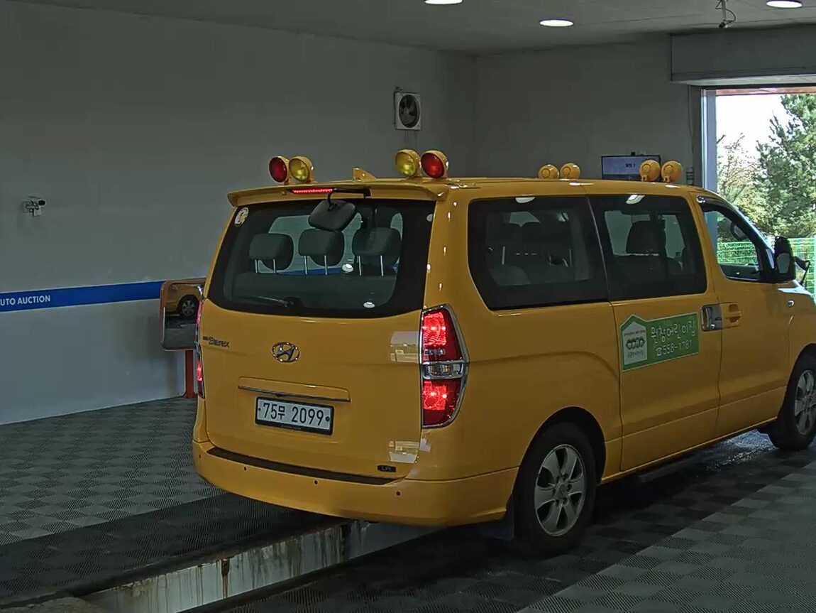 HYUNDAI THE NEW GRAND STAREX CHILD SAFETY VEHICLE 12-SEATER LPi 2020 - zdjęcie 5